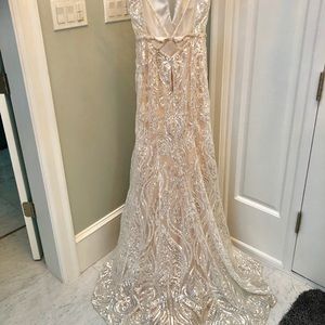 Wedding / evening night gown